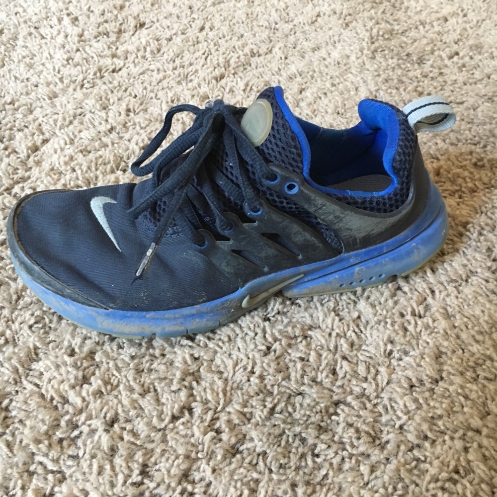 Nike Youth Size Four Sneakers